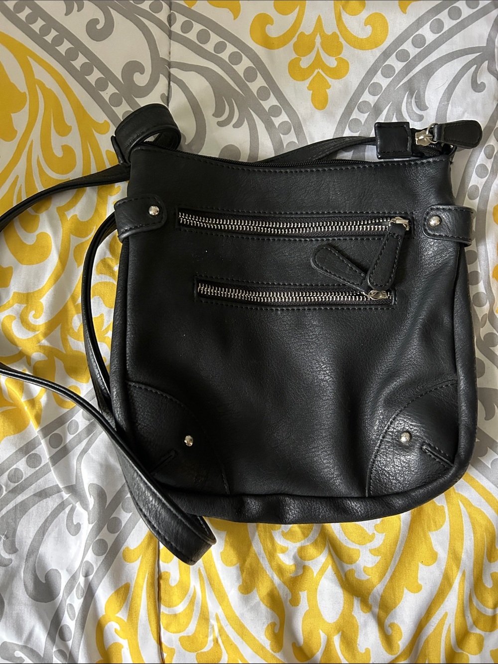 Black Leather Crossbody Bag — Sleek Everyday Shoulder Bag